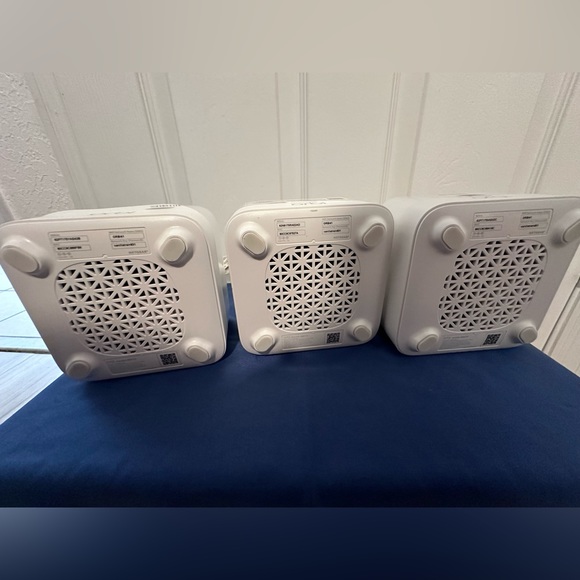 NETGEAR Orbi RBK13 AC1200 Mesh WiFi System with Router and 2 Satellite Extenders - Picture 4 of 6